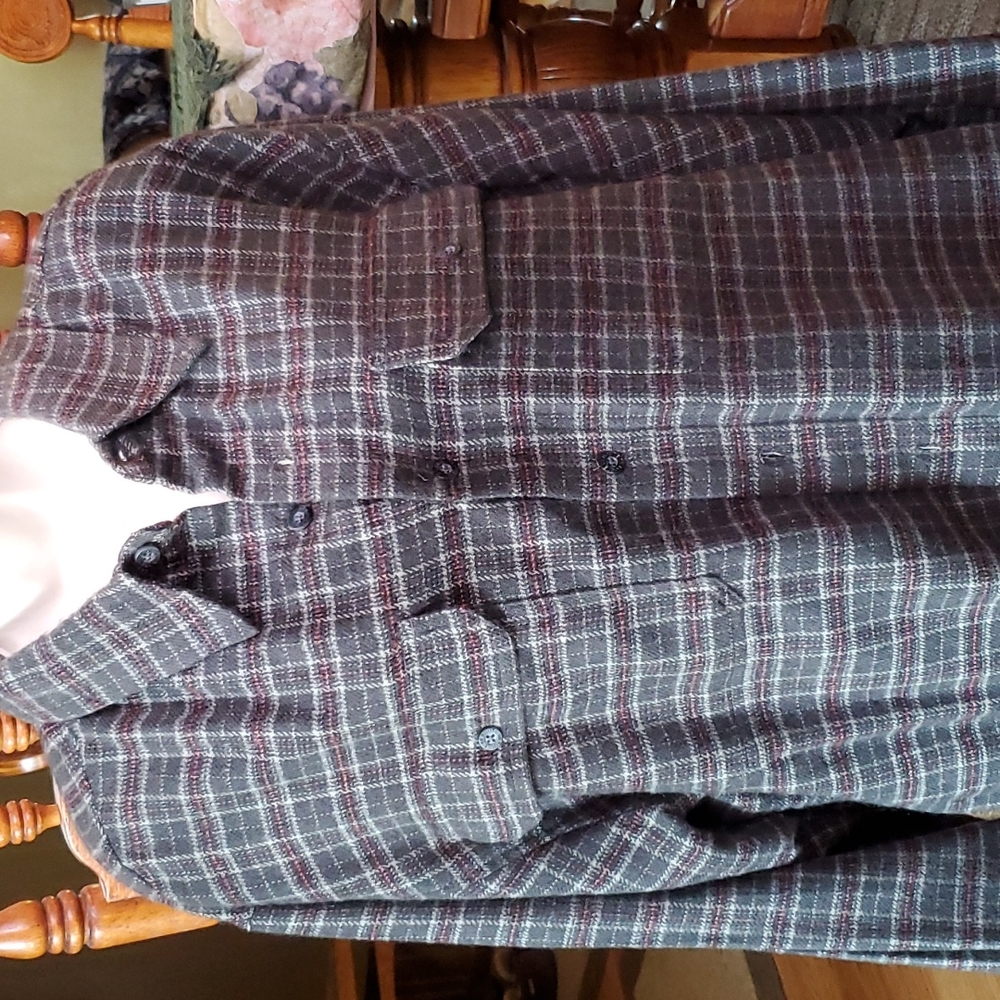 Men's large thermal lined flannel long sleeved shirt.